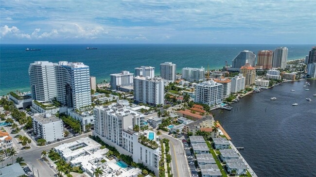 Building Photo - 401 N Birch Rd