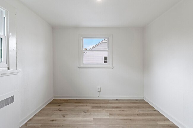 Building Photo - 616 Grandview Ave
