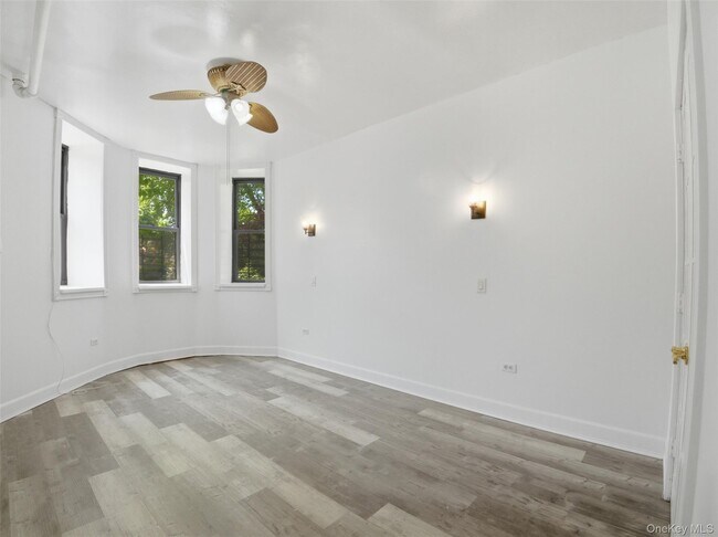 Building Photo - 762 Brady Ave