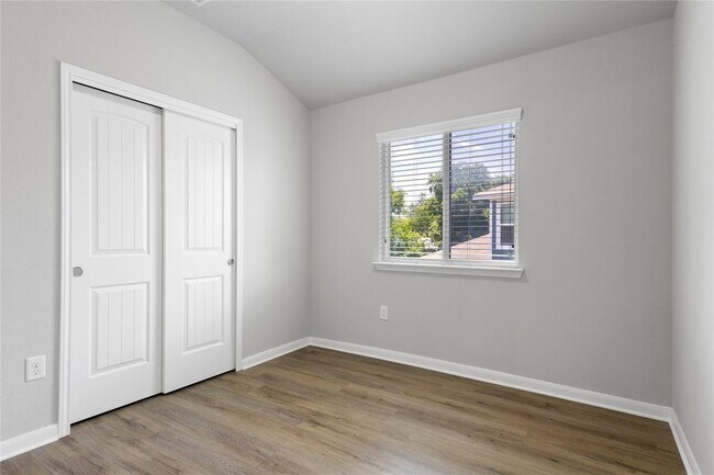 Building Photo - 505 Trinity Bend