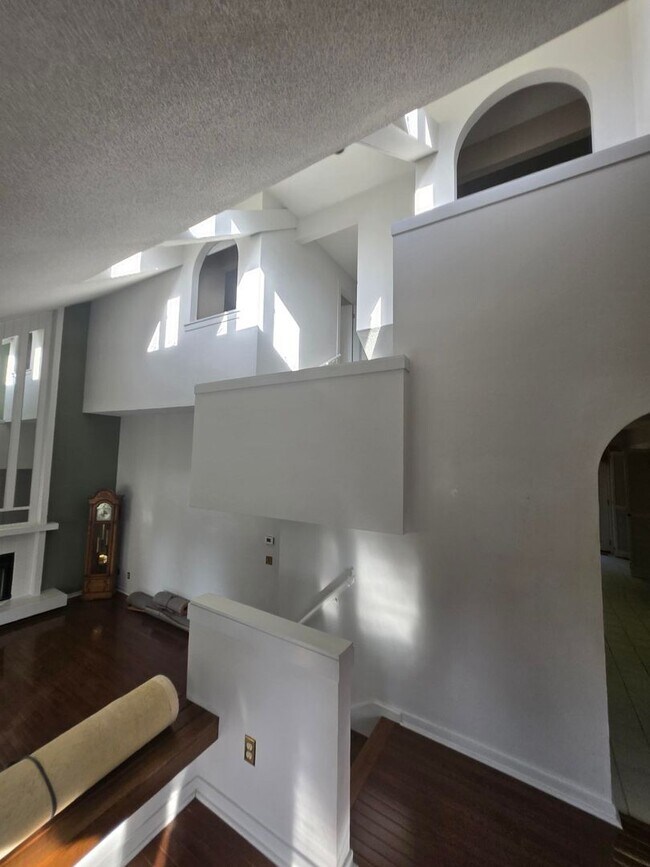 Building Photo - Spacious 3-Bedroom Condo in Gated Community – Modern Comfort & Convenience!