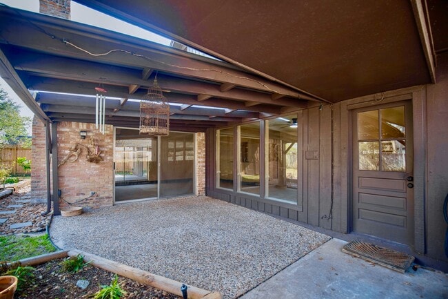 Building Photo - 3903 Kiamesha Dr