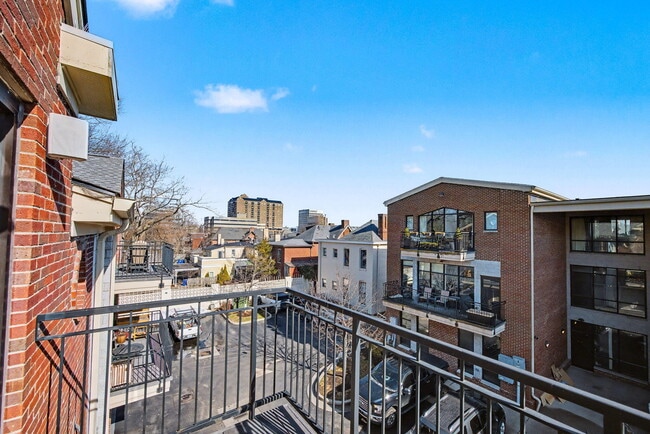 Building Photo - 261 S Limestone