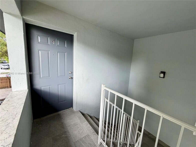 Building Photo - 1305 NW 4th St