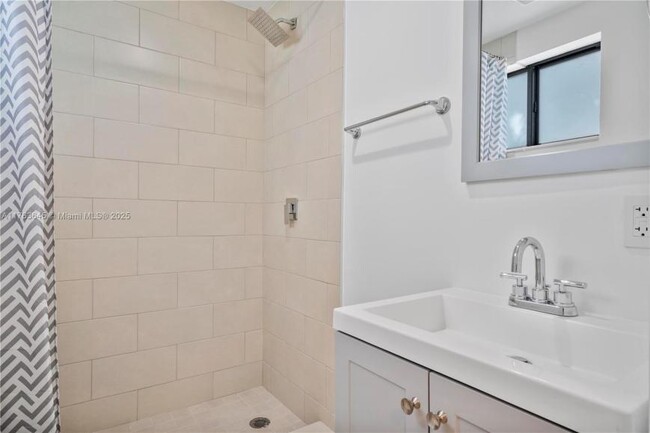 Building Photo - 2 bedroom in North Miami FL 33161
