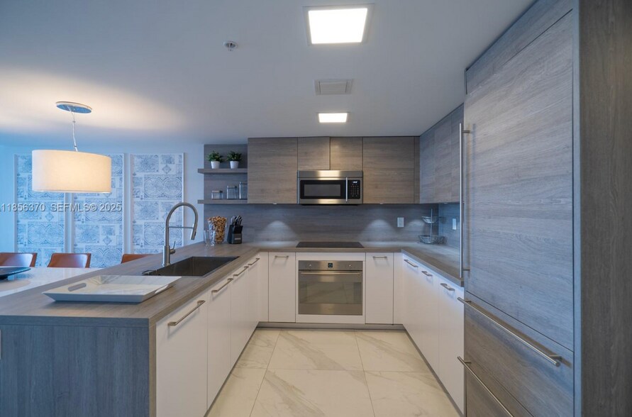 Building Photo - 400 Sunny Isles Blvd