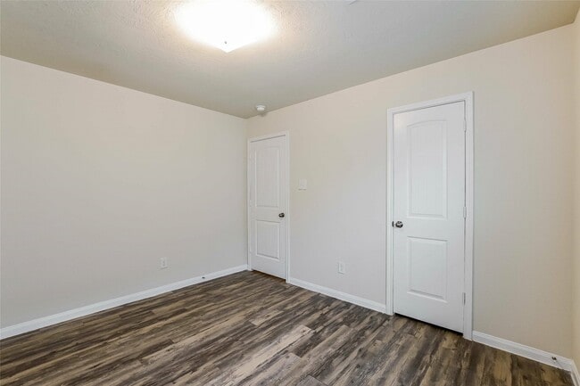 Building Photo - 5723 S Brenwood Dr