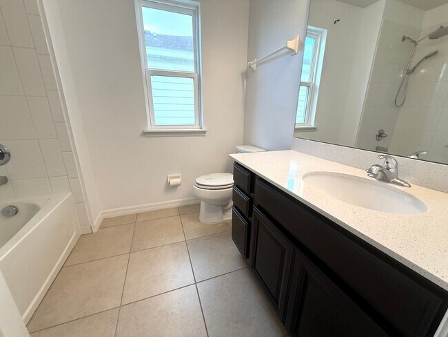Building Photo - Spacious Riverview Rental in South Fork Lakes with Oversized Screened Patio & 2-Car Garage