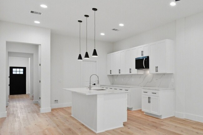 Building Photo - 3320 Francis St