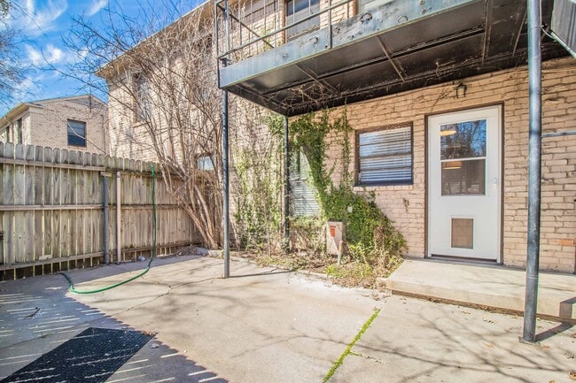 Building Photo - CHARMING 2 Bedroom, 1 Bathroom Arlington H...