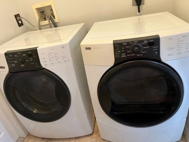 Building Photo - 2321 SW 19th St