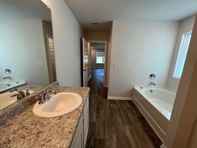 Building Photo - 399 This Way