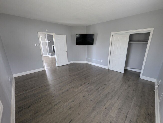 Building Photo - 9517 West Ave., St. Louis, MO 63137