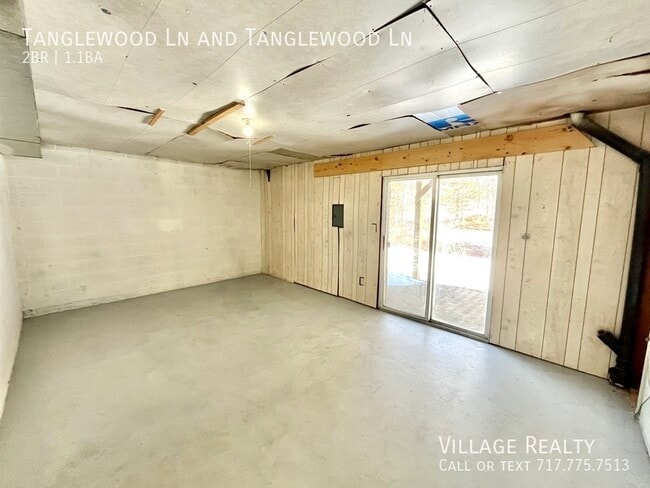 Building Photo - 442 Tanglewood Ln