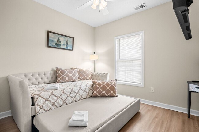 Building Photo - 5801 Oyster Catcher Dr