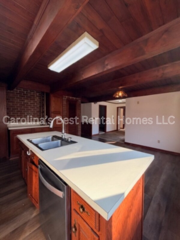 Building Photo - 250 Running Deer Rd