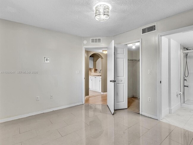 Building Photo - 1271 SE 28th Ct