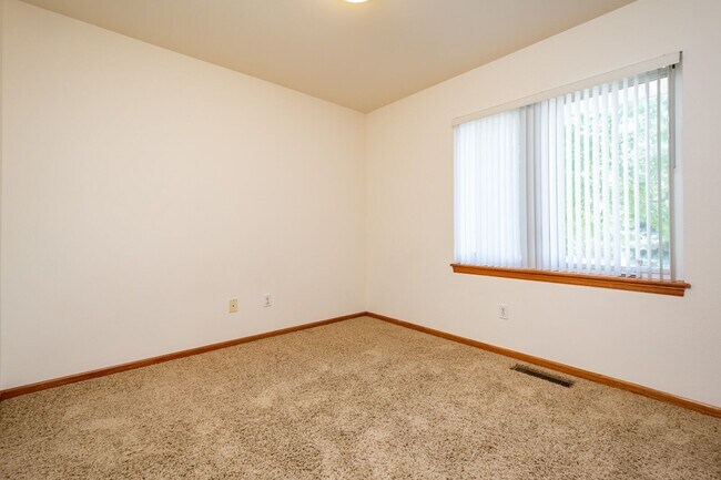 Building Photo - 7 Redtail Ct