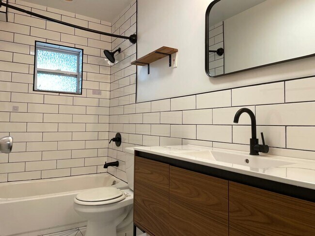 Building Photo - 418 3rd St