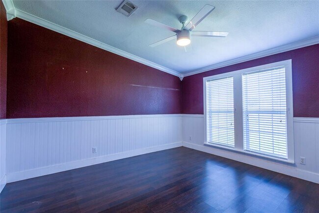 Building Photo - 330 Cross Ln