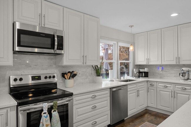 Building Photo - 12122 Royal Valley Dr