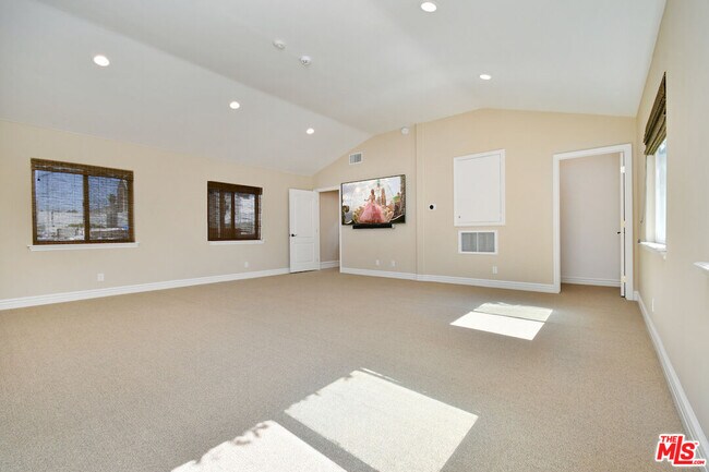 Building Photo - 12207 Cantura St