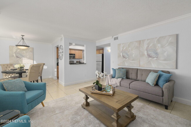 Building Photo - 858 Shoreline Cir