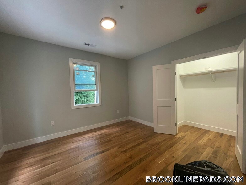 Building Photo - 199 Boylston St