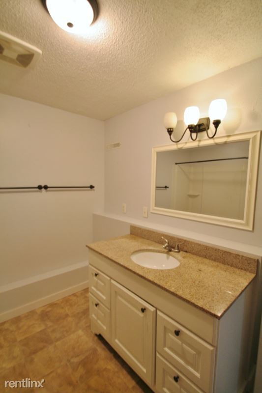 Building Photo - 4 br, 1 bath House - 300 21st Street SW