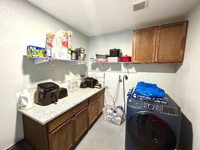 Building Photo - *COMING SOON* *MOVE IN SPECIAL* Spacious 3BR with Office & Large Fenced Backyard!