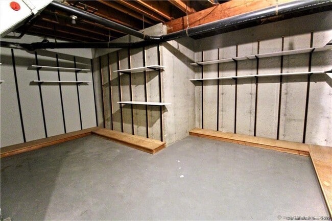 Building Photo - 5 Glen St