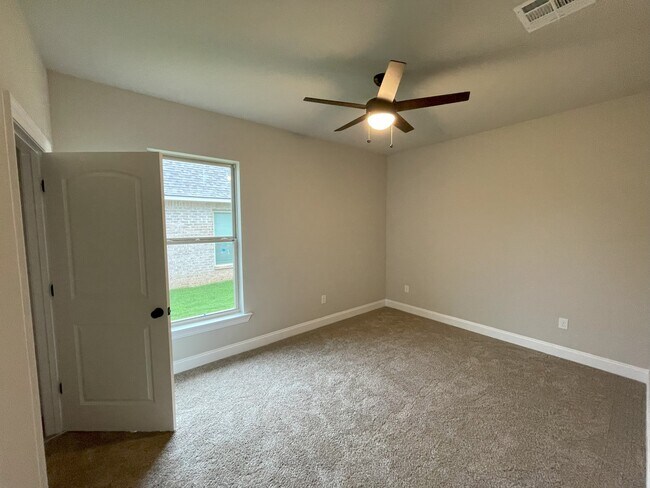 Building Photo - 118 Pne Lk Rd