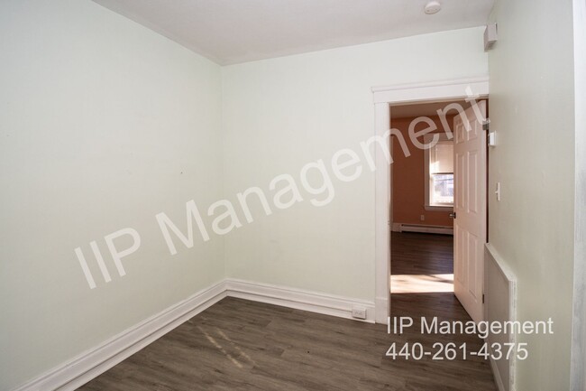 Building Photo - 1609 Lakewood Ave