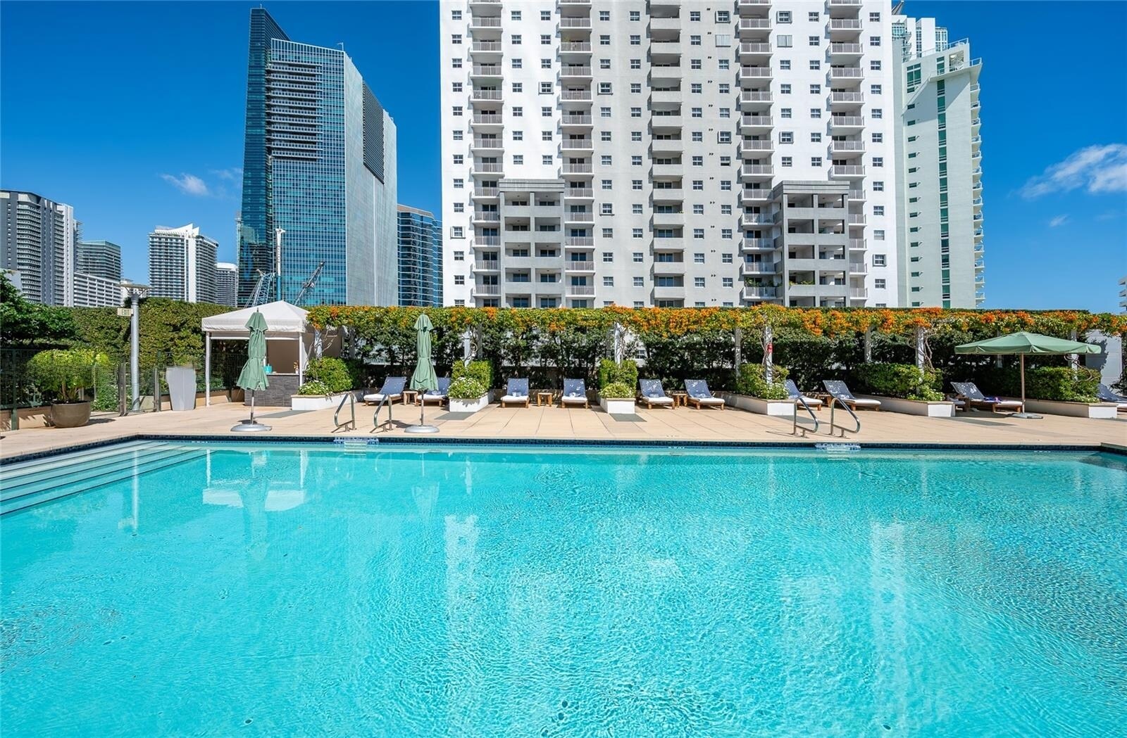 Building Photo - 1425 Brickell Ave