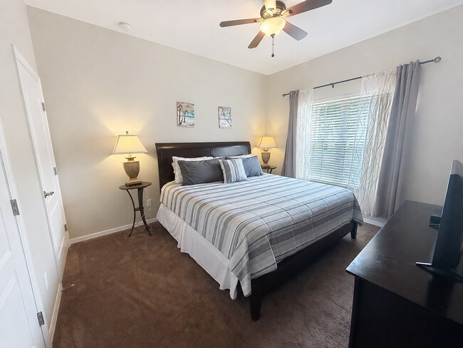 Building Photo - FURNISHED 4 bedroom townhome in Paradise Palms!