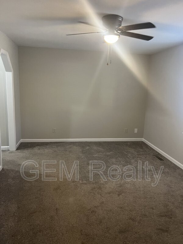 Building Photo - 103 Holmes Ct
