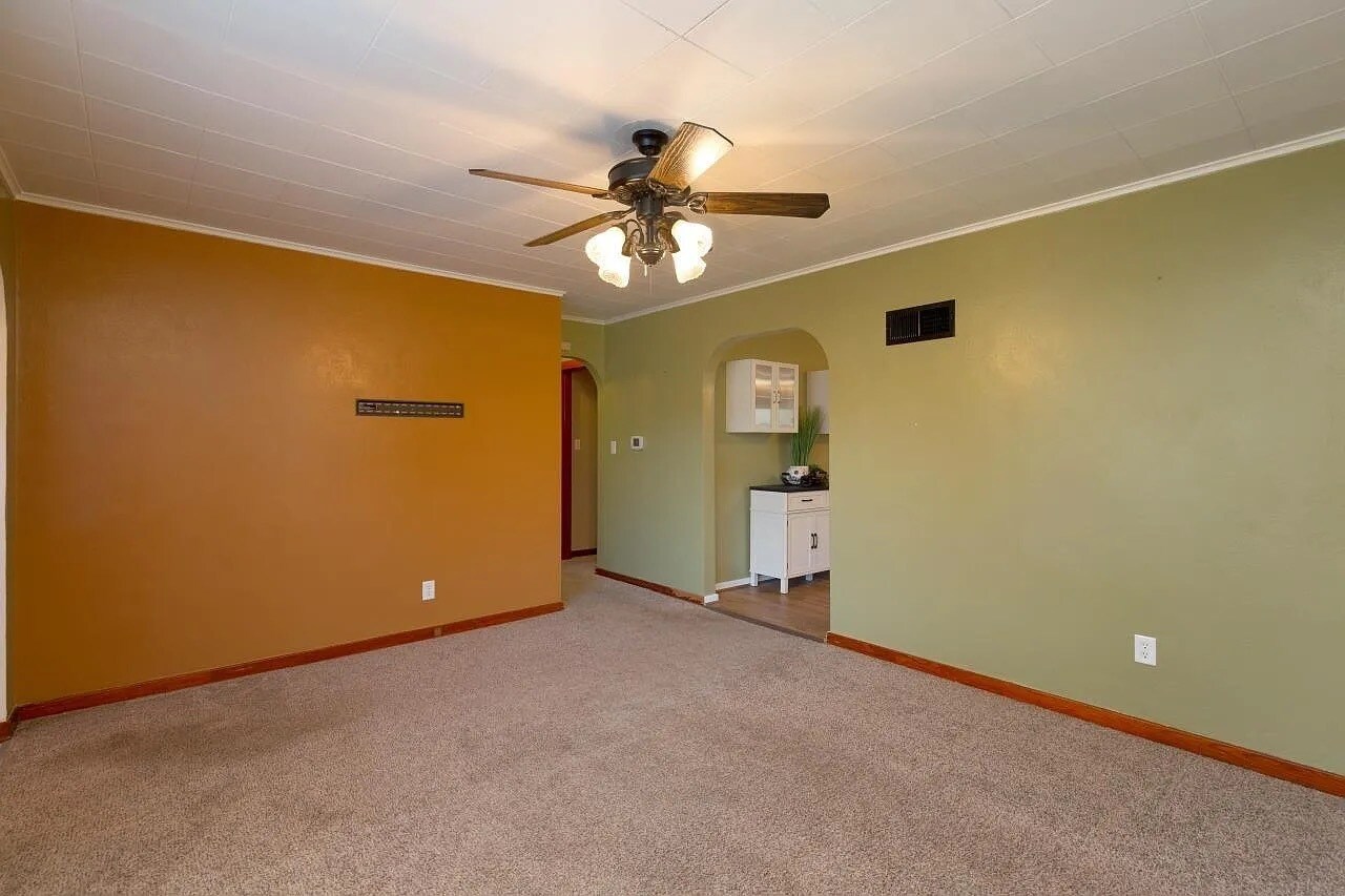 Building Photo - 241 Carrington Ave