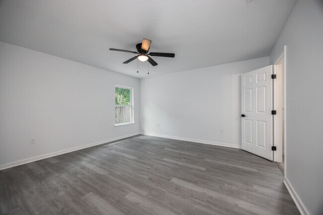 Building Photo - Spacious 4BR/2BA Home in Gainesville’s Heart