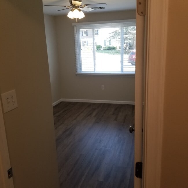 Building Photo - 6401 Salem Park Cir