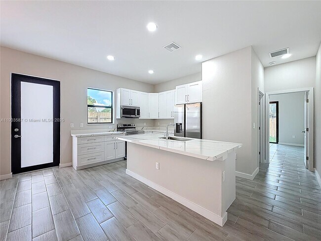 Building Photo - 406 NW 41st St