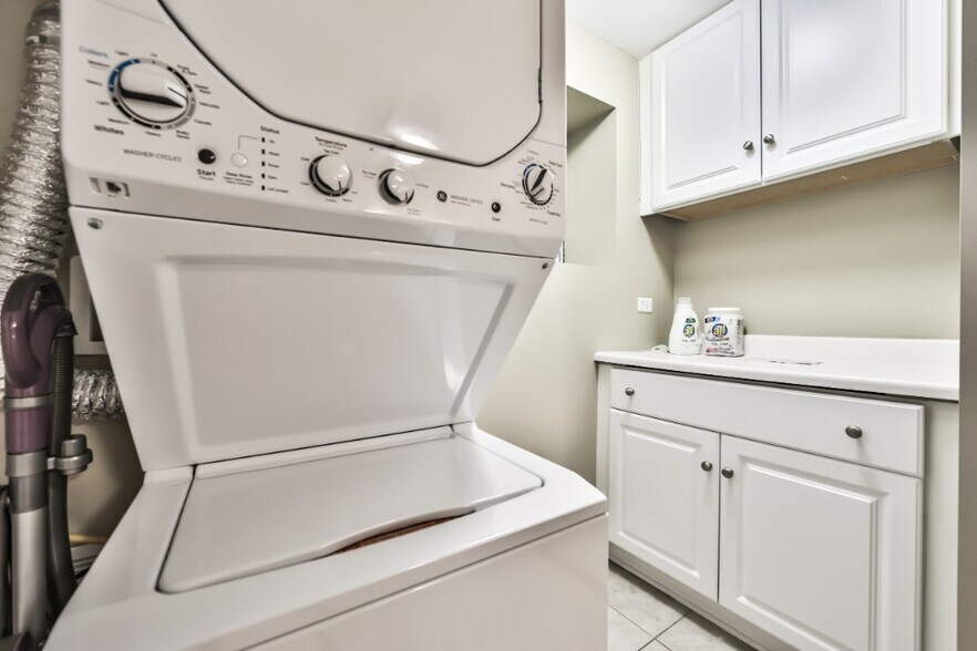 Building Photo - 1851 N Lincoln Ave