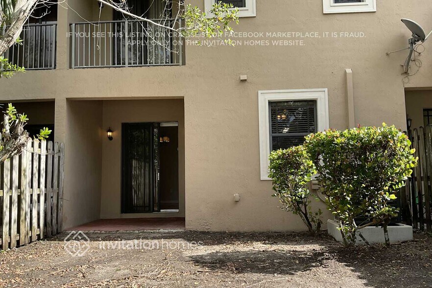 Building Photo - 636 NE 35th Ave