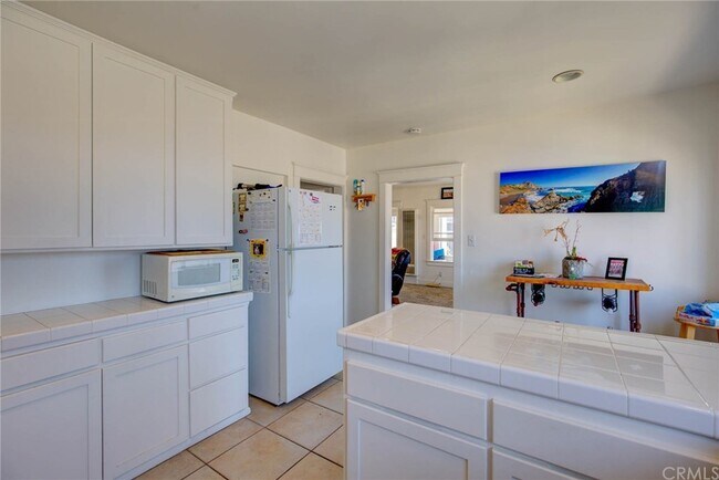 Building Photo - 223 24th St