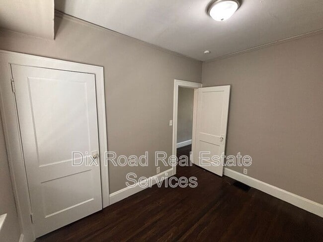 Building Photo - 3701 Iona Ave