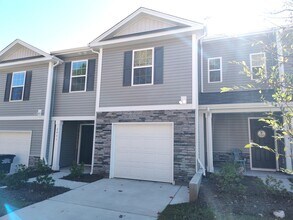 Building Photo - Gorgeous , New Townhome  located in Mallar...
