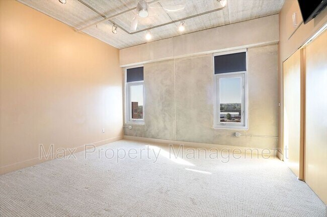 Primary Photo - 309 E 5th St