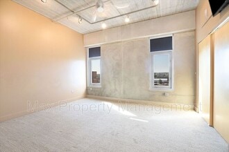 Building Photo - 309 E 5th St