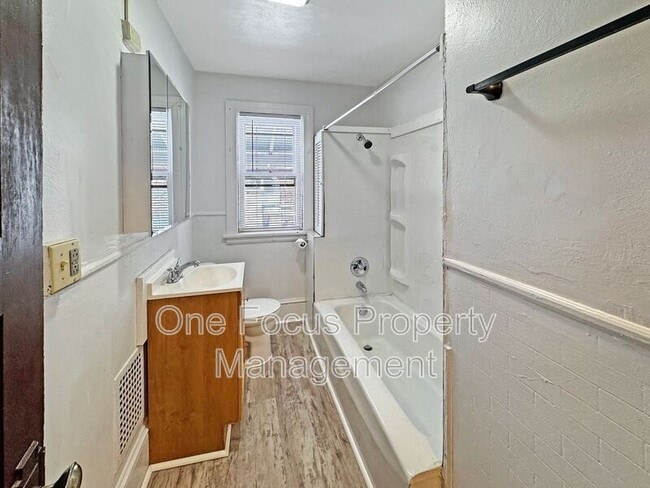 Building Photo - 325 Percy St