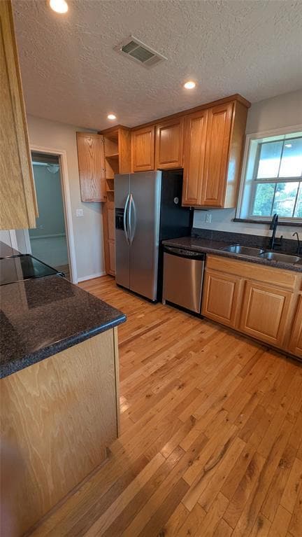 Building Photo - 530 S Shady Ln
