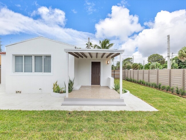 Building Photo - 203 NE 107th St